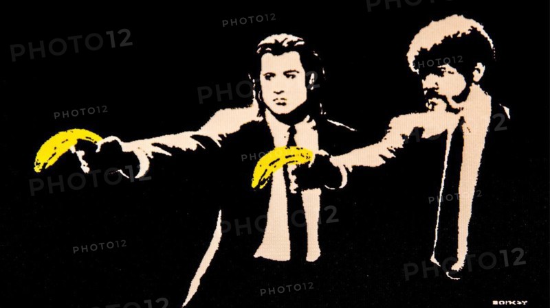 Smuel Jackson and John Travplta hold bananas instead of guns in Pulp Fiction