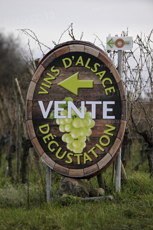 Sign wine sale and tasting