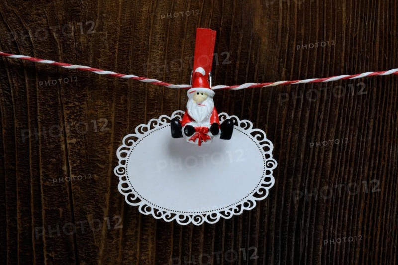 Christmas clip holds label