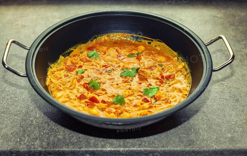 The Indian chicken curry offers lean chicken meat
