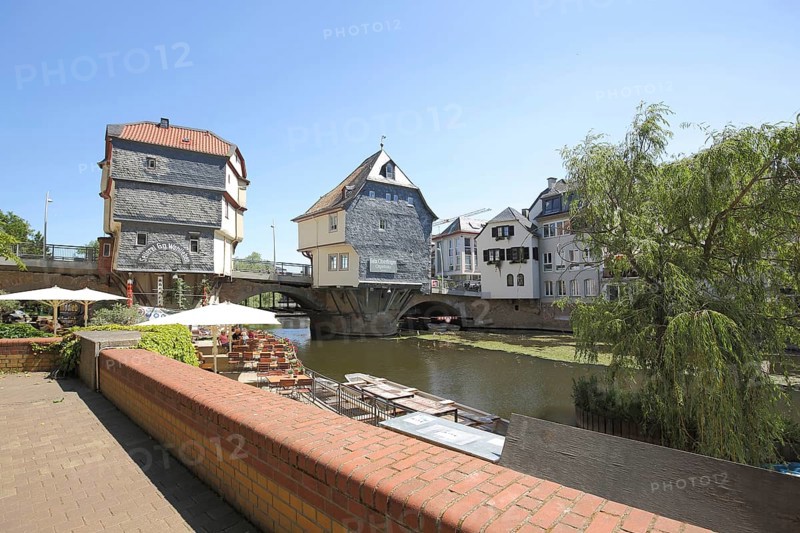 Historic bridge houses on the arched bridge over the Nahe