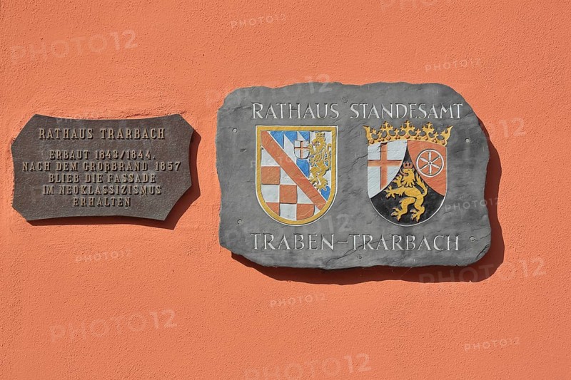 Sign with inscription and town coat of arms at the town hall