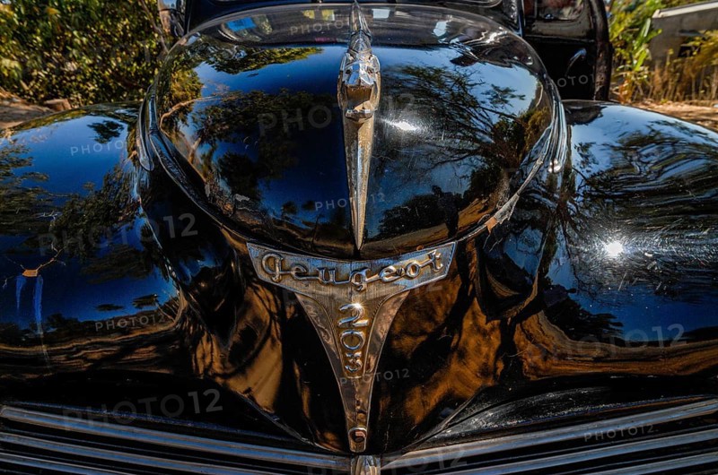 Oldtimer Peugeot 203 in Mahajanga