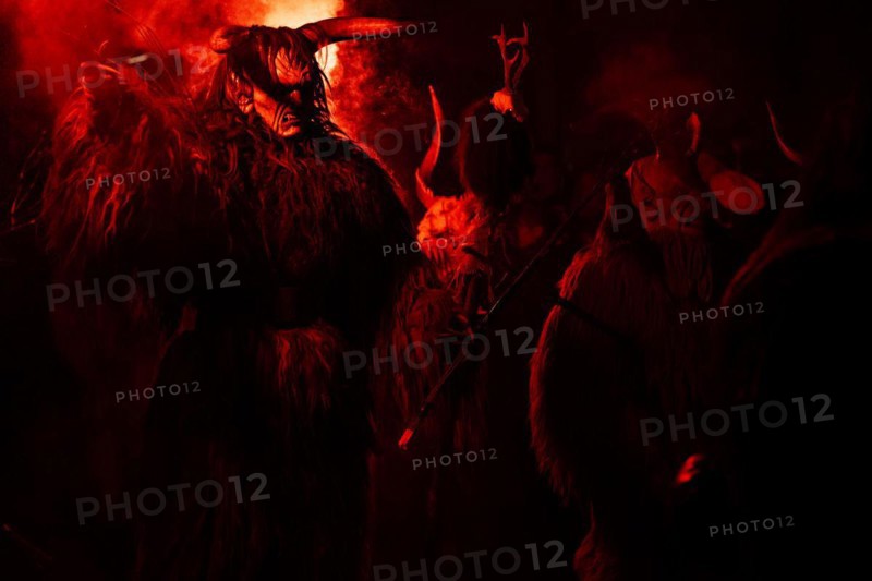Klausen and Perchten in the dark