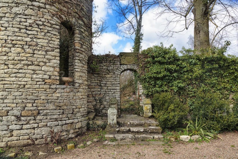 Tower and wall with gate to the baroque garden