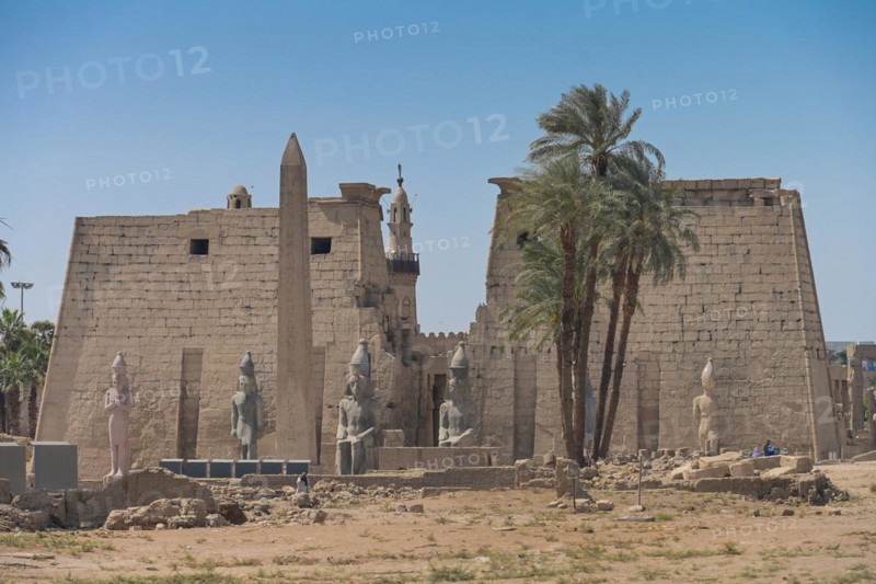 Pylon with figures of Ramses II and obelisk