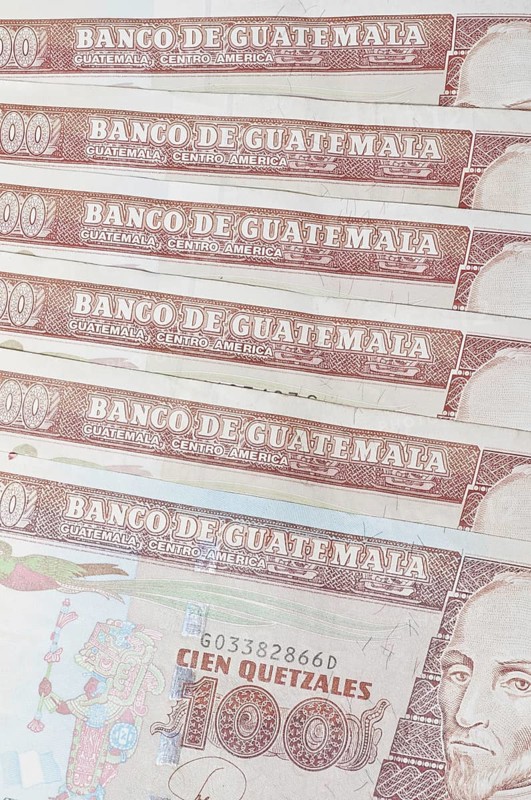 100 Guatemalan quetzales