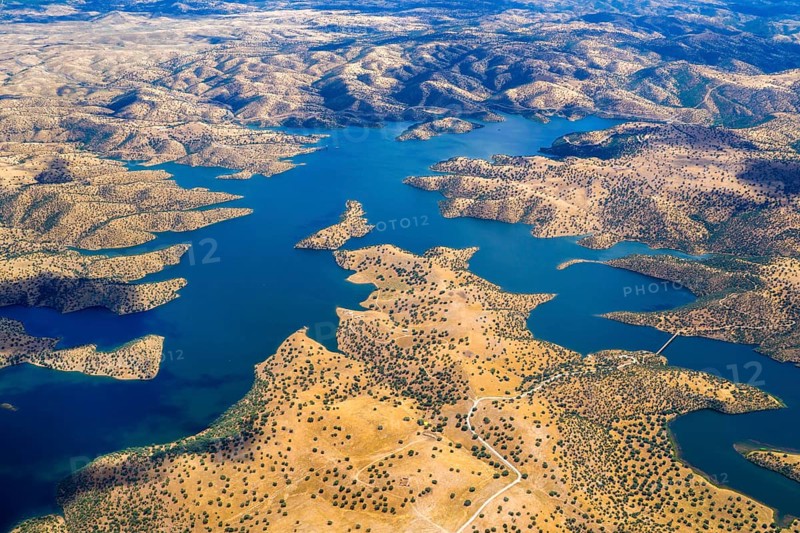 Aerial view of the Embalse de Montoro 1 reservoir in the Sierra Madrona