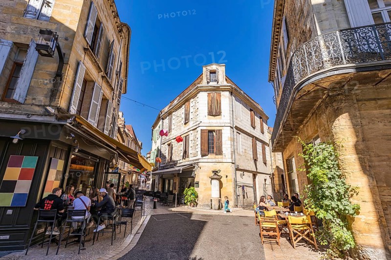 Cafes and restaurants in the old town of Bergerac
