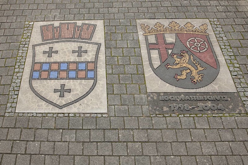 City coat of arms and reference to flood protection 1998