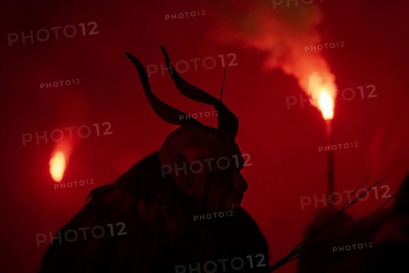 Klausen and Perchten in the dark