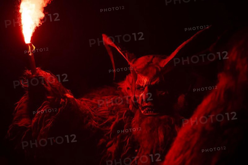 Klausen mask in the dark