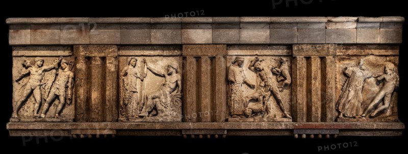 Hercules fighting with Amazons