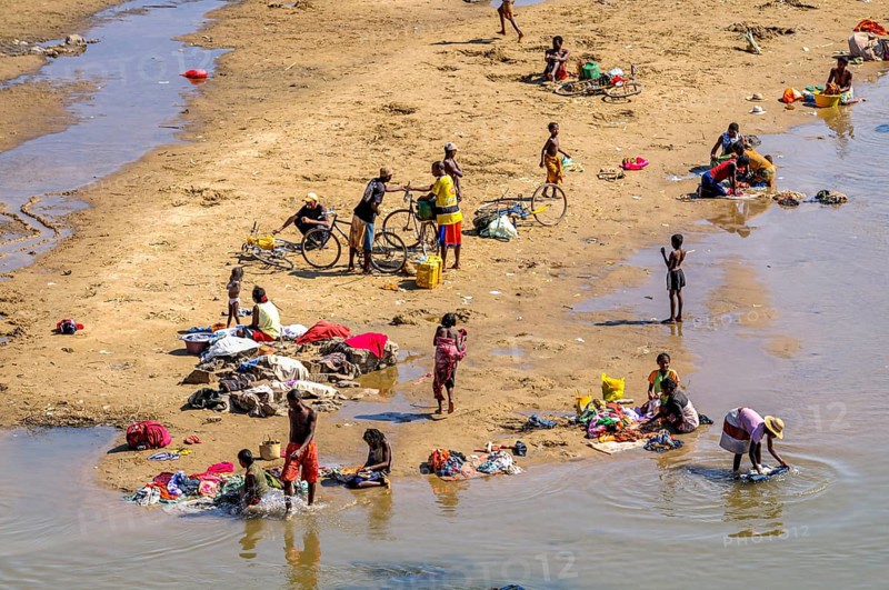 Local people washing their clothes on the Mandrare river