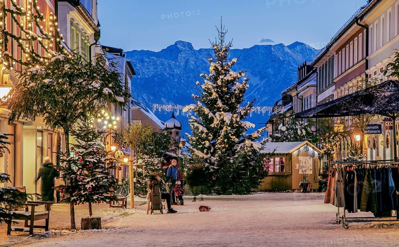 Winter Obermarkt in the snow with Christmas tree and Christmas lights in front of the Hoehen Kiste 1922m in the Estergebirge