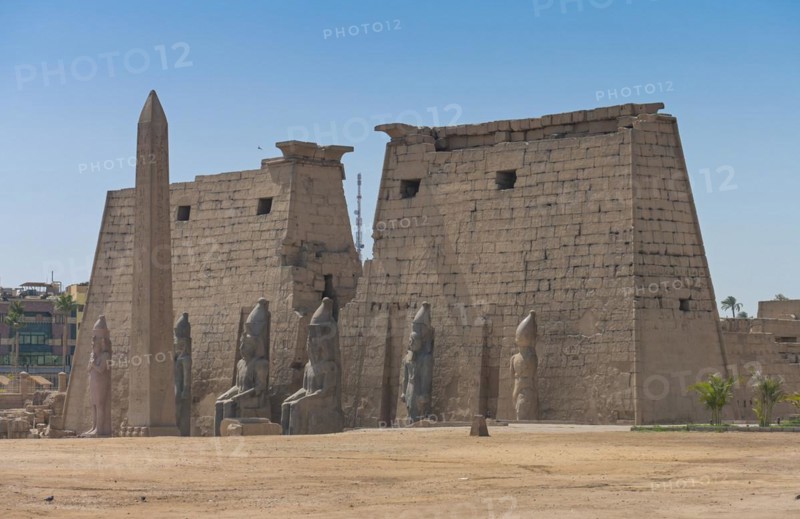 Pylon with figures of Ramses II and obelisk