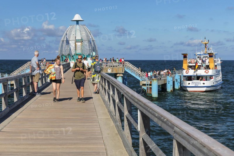 Sellin pier with diving bell and excursion boat