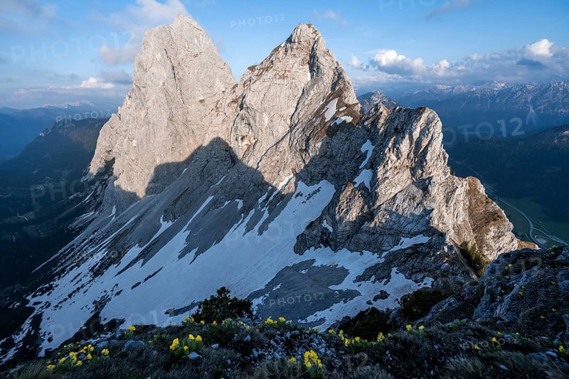 Rocky peaks Rote Flueh and Gimpel in the evening light