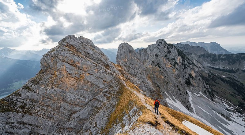 Mountaineer on the ridge between Rote Flueh and Schartschrofen