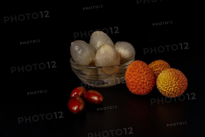Whole fresh lychees