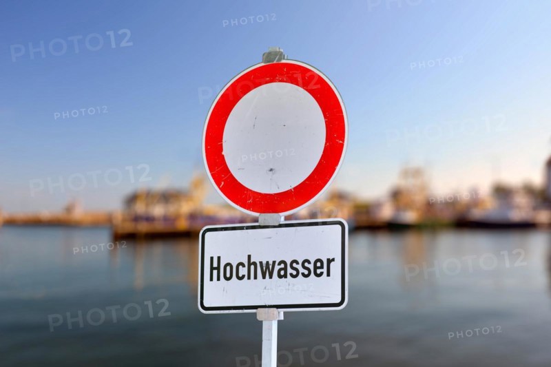 German water flood sign with red circle and text saying 'Hochwasser'
