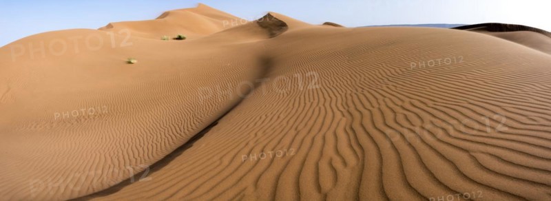 Beeindruckender Panoramablick auf die Wueste Sahara im Sueden Marokkos. Merzouga