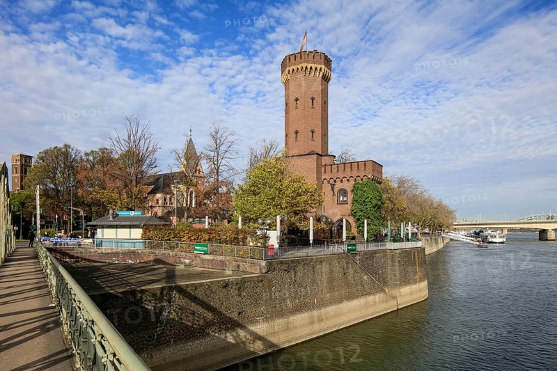 Swivel bridge in the Rheinauhafen