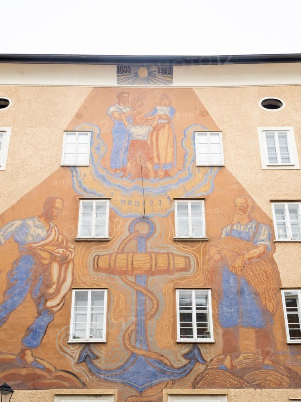 Facade painting with sundial from 1928 on the house Der Anker Allgem. Versicherungs AG
