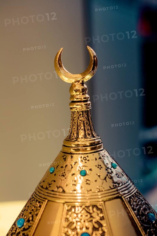 Metal islamic crescent moon icon