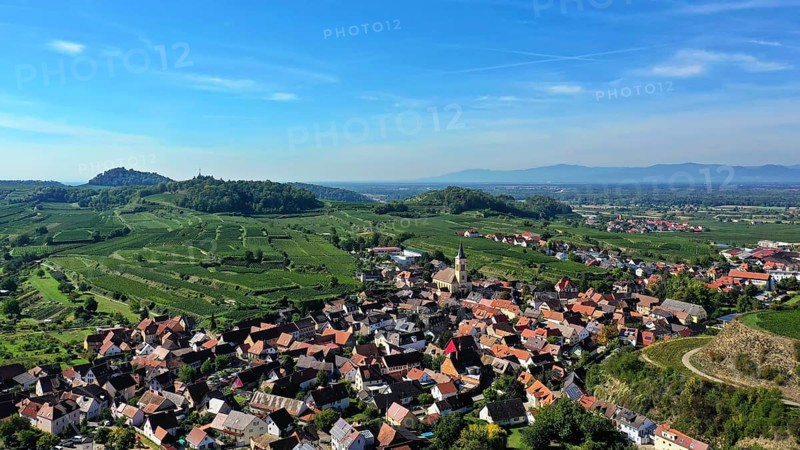 Aerial view of Vogtsburg am Kaiserstuhl with a view of the town. Vogtsburg am Kaiserstuhl