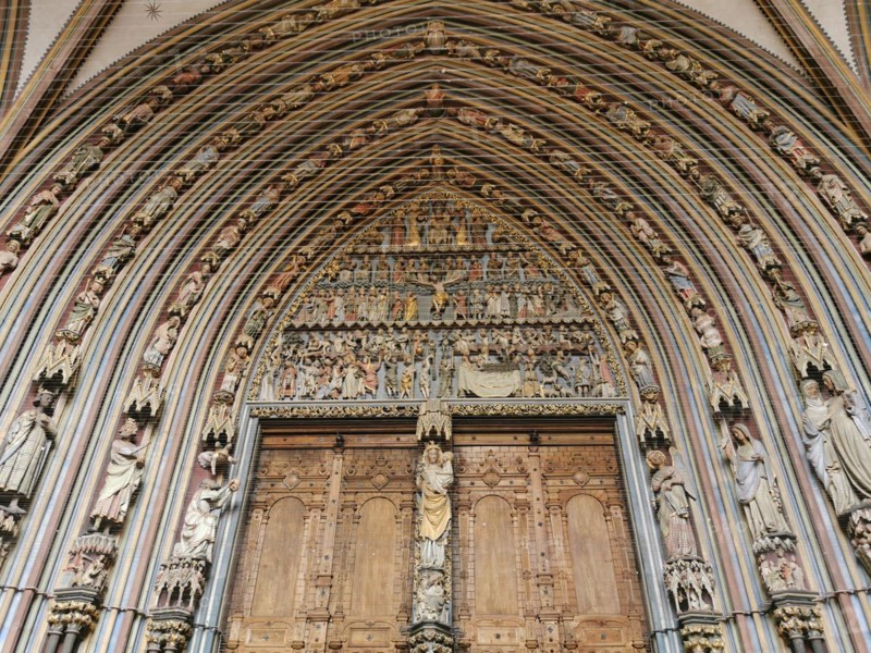 Tympanum and Trumeau Madonna in the portal vestibule with dove grille