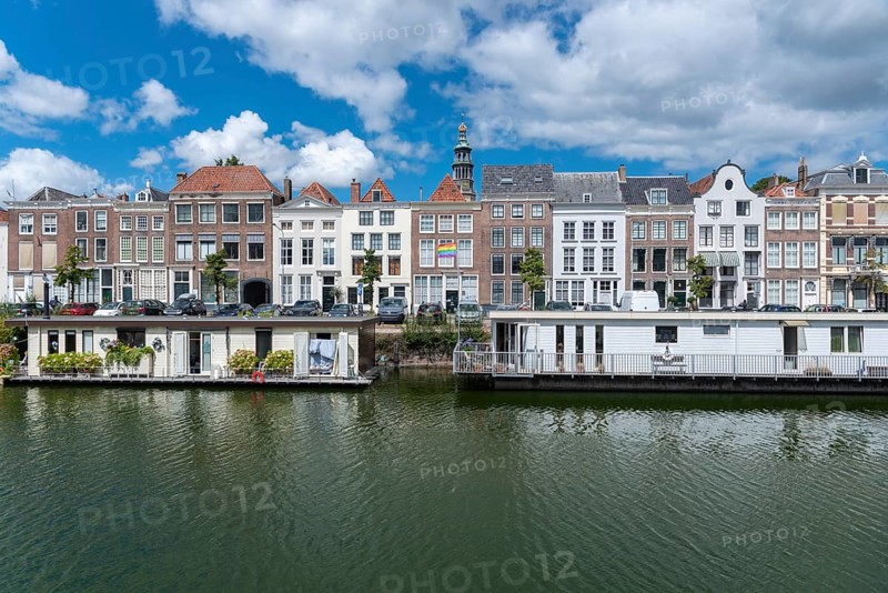 Cityscape with houseboats at Londensekaai