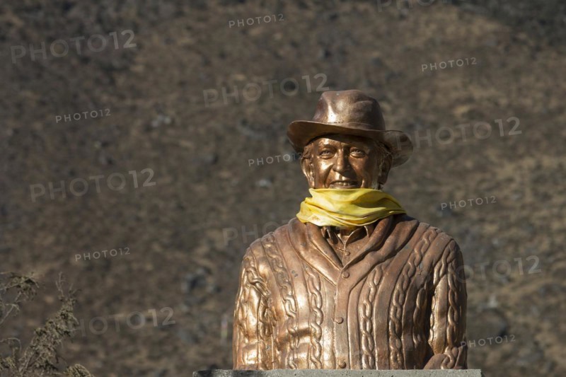 Statue of Sir Edmund Hillary in front of the school in Khumjung
