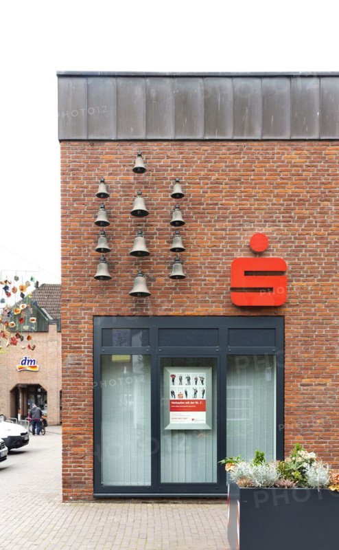 Branch of Sparkasse Westmuensterland with carillon