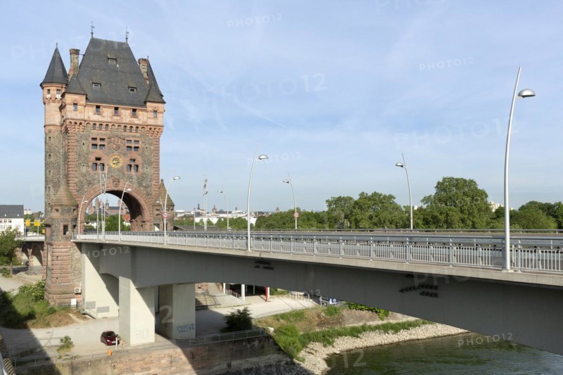 Tower and bridge gate on the west side of the Nibelungen Bridge