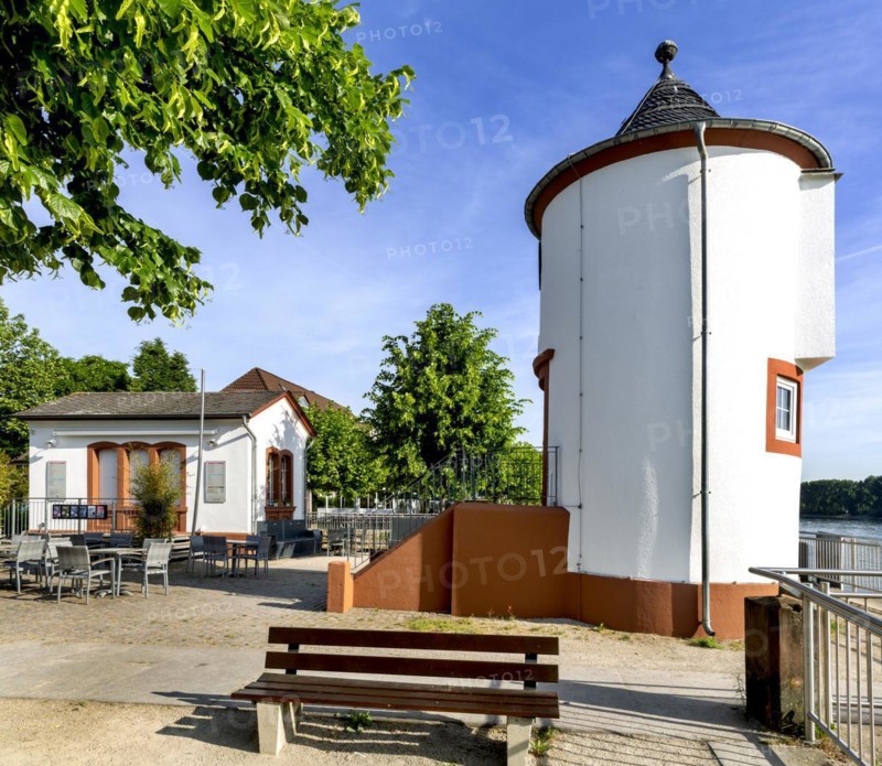 Gelder- und Wachthaus and gauge house of the Worms Rhine level