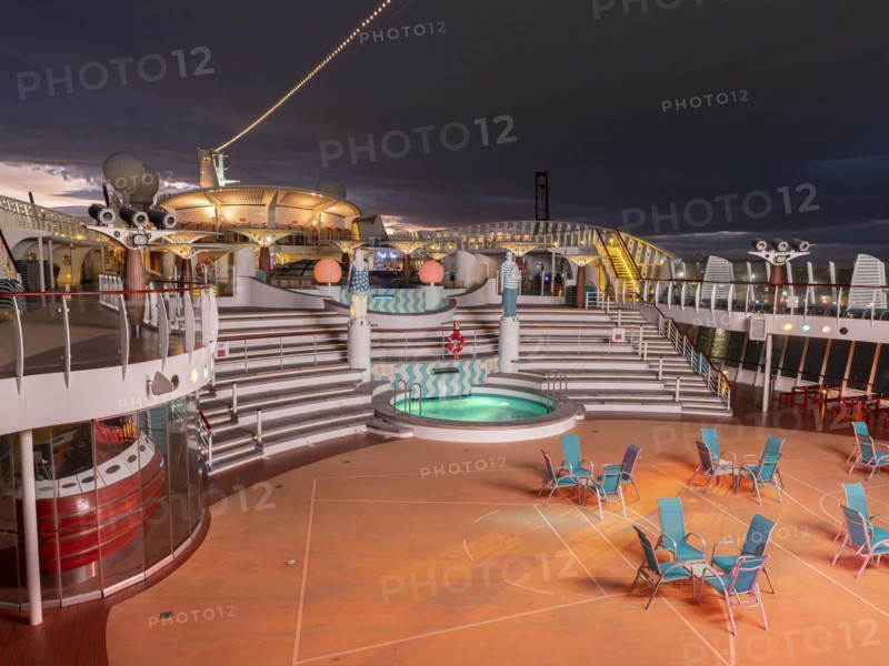 Cruise ship