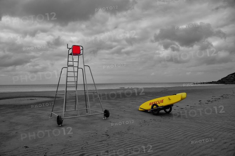 Beach on the French Atlantic coast with the Water Watch observation post