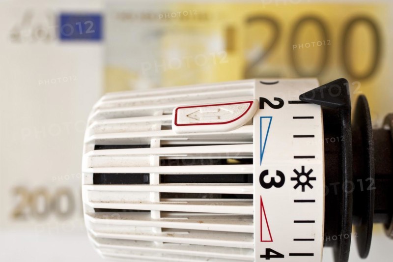 Thermostat in front of two hundred euro note