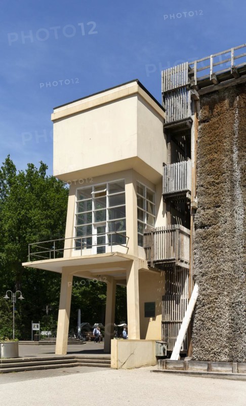 Old graduation house with technical building in the New Objectivity style
