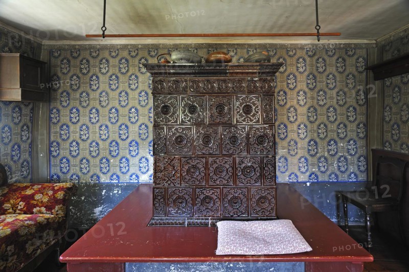 Tiled stove in the living room of the hop farmers house around 1910