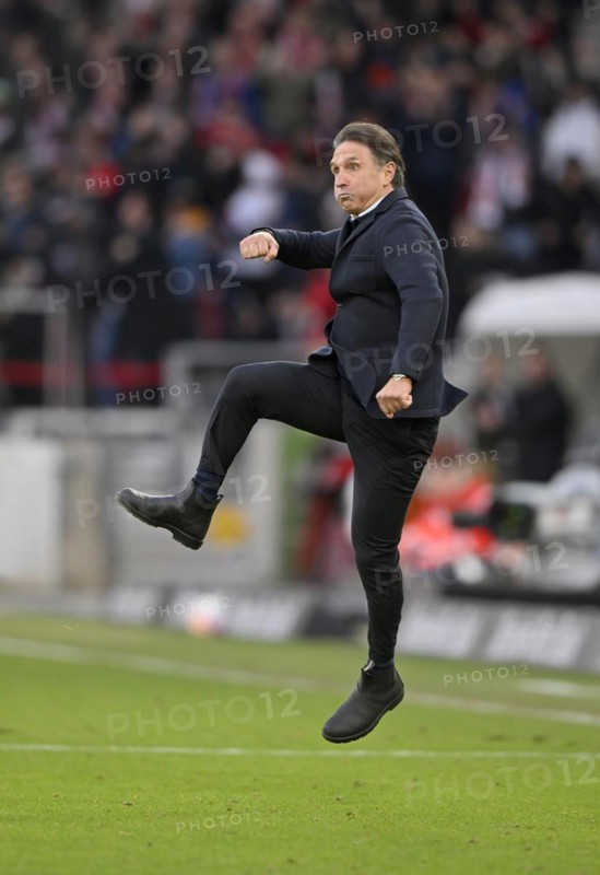 Goal celebration coach Bruno Labbadia