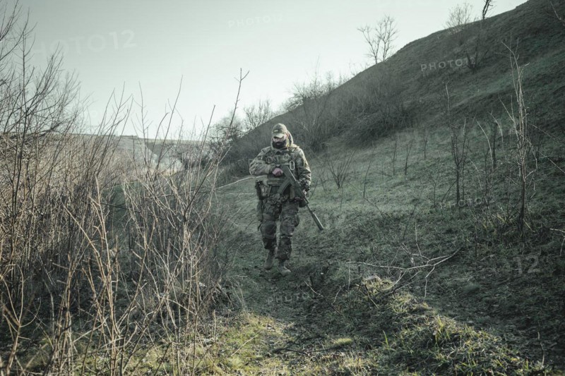 Ukrainian soldiers during a patrol along the Ingulez River. In the small town of Snihurivka