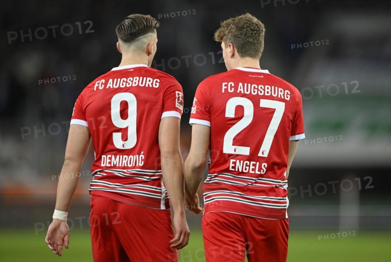 Goal celebration Arne Engels FC Augsburg FCA