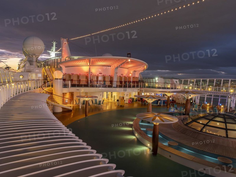 Cruise ship