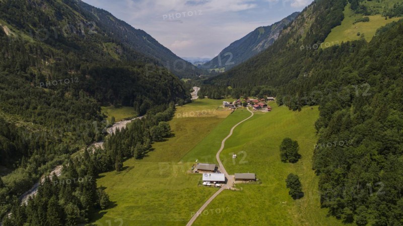 Spielmannsau and Oberau in the Trettach Valley south of Oberstdorf
