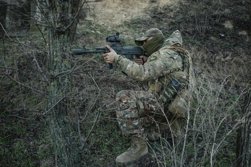 Ukrainian soldiers during a patrol along the Ingulez River. In the small town of Snihurivka
