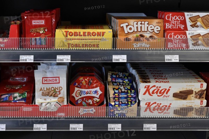 Sales shelf chocolate products Minor
