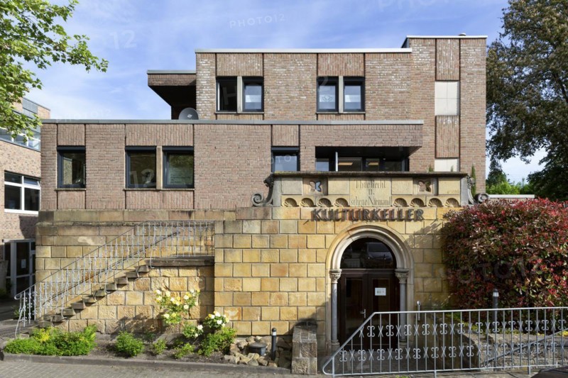 Residential and practice building with cultural and event centre Kulturkeller