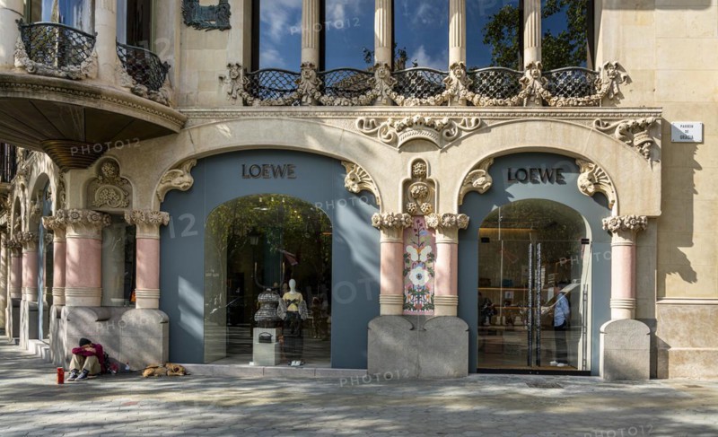 Houses and shops on the boulevard Passeig de Gracia